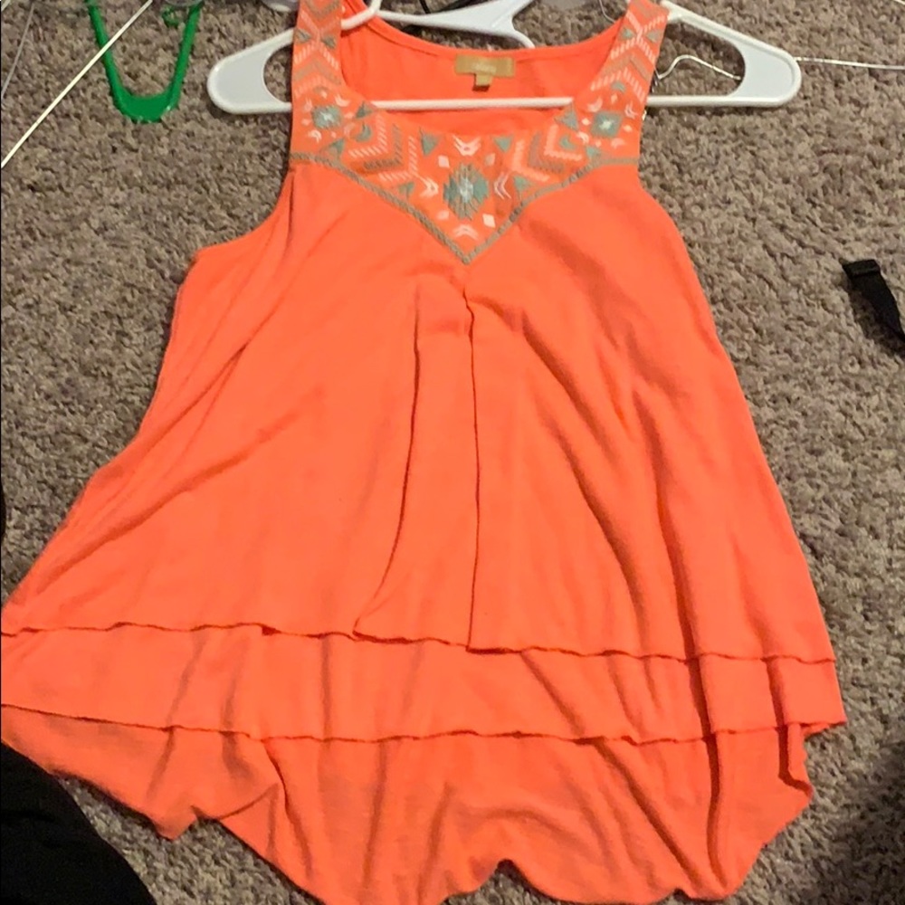 A sleeveless shirt